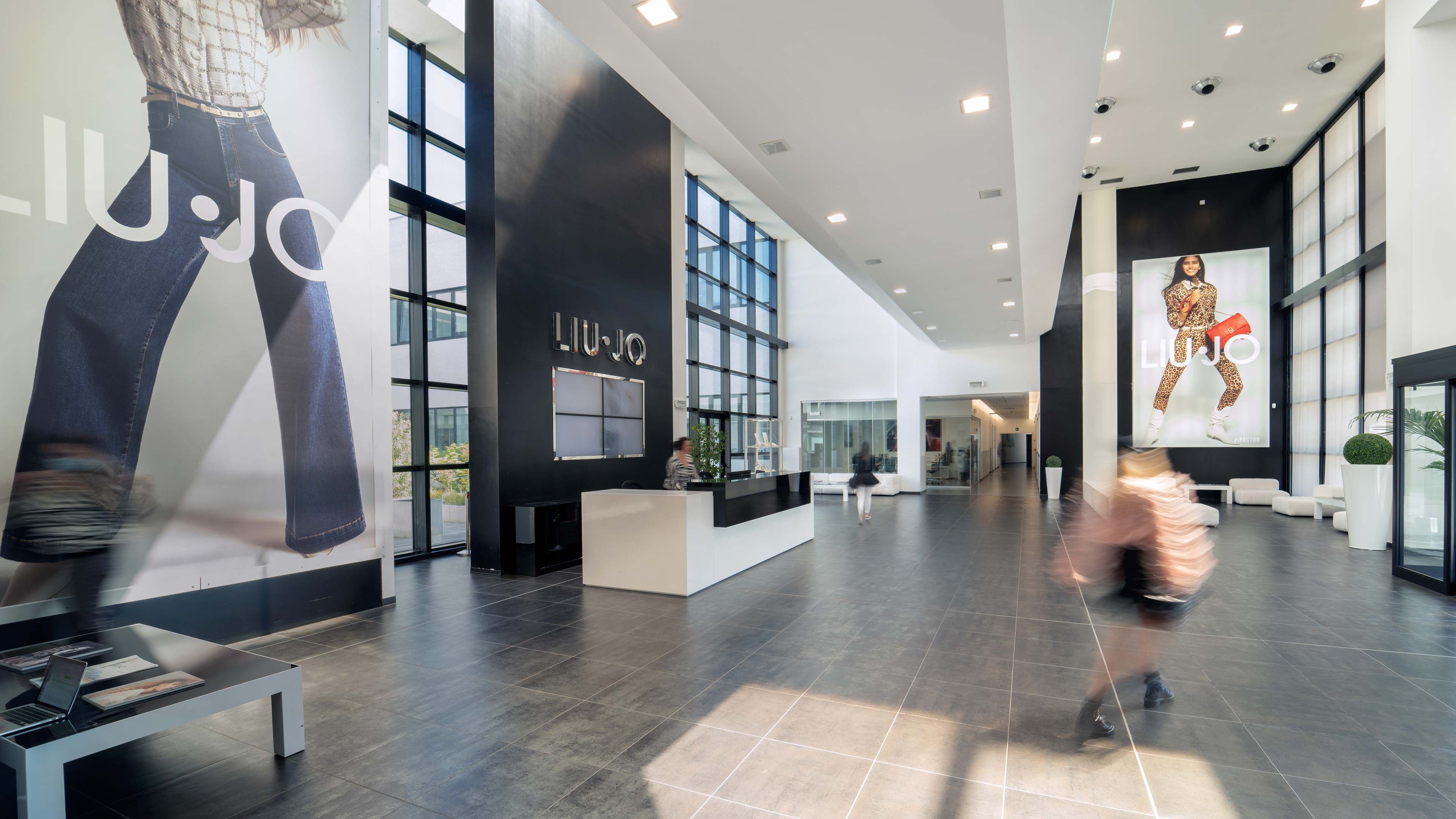 Liu Jo kurumsal merkez iç mekânı, modern mimari ve dinamik çalışma ortamı, iş modeli