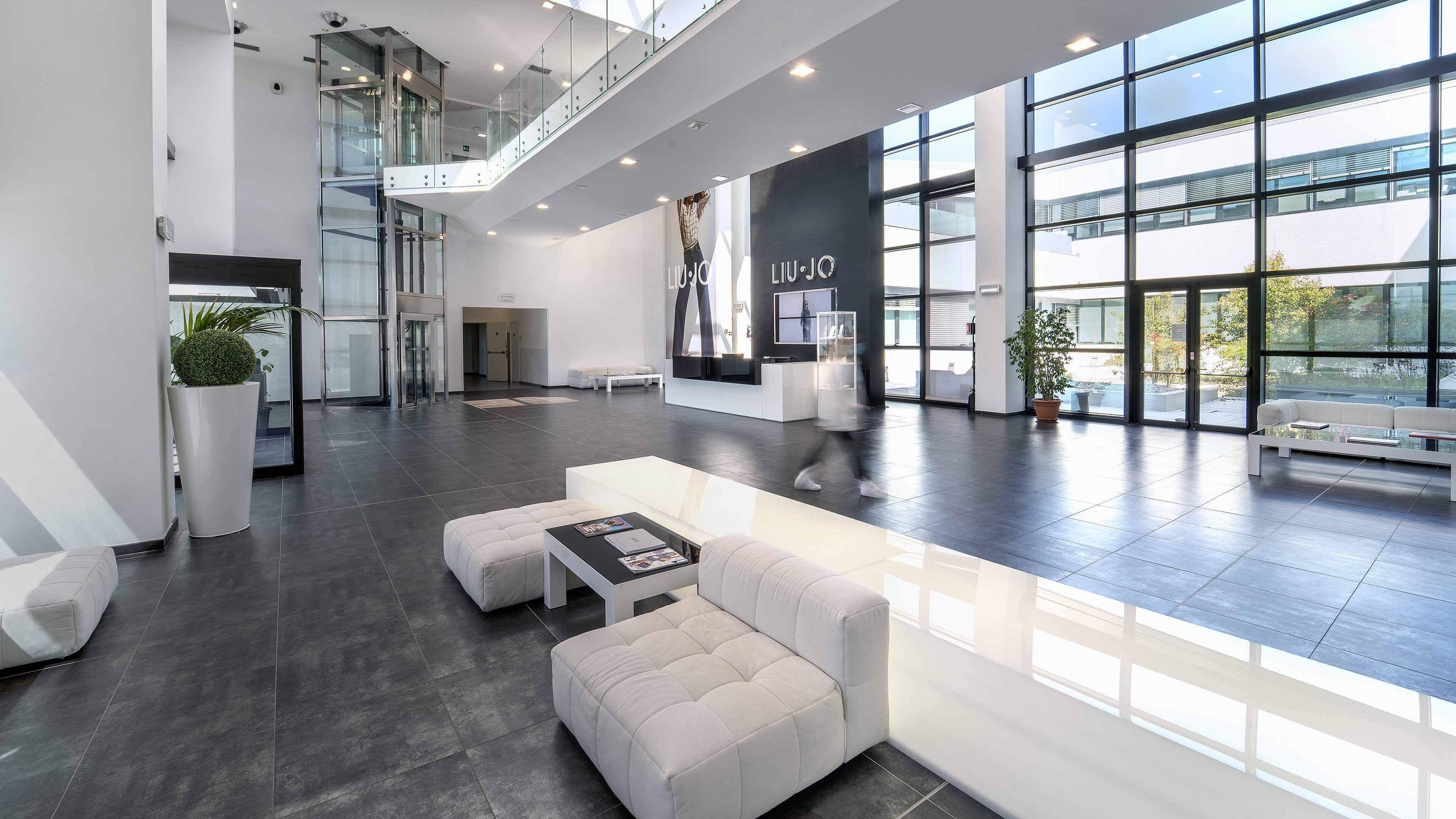 Liu Jo ofis iç mekânı, modern ve ferah mimari tasarım