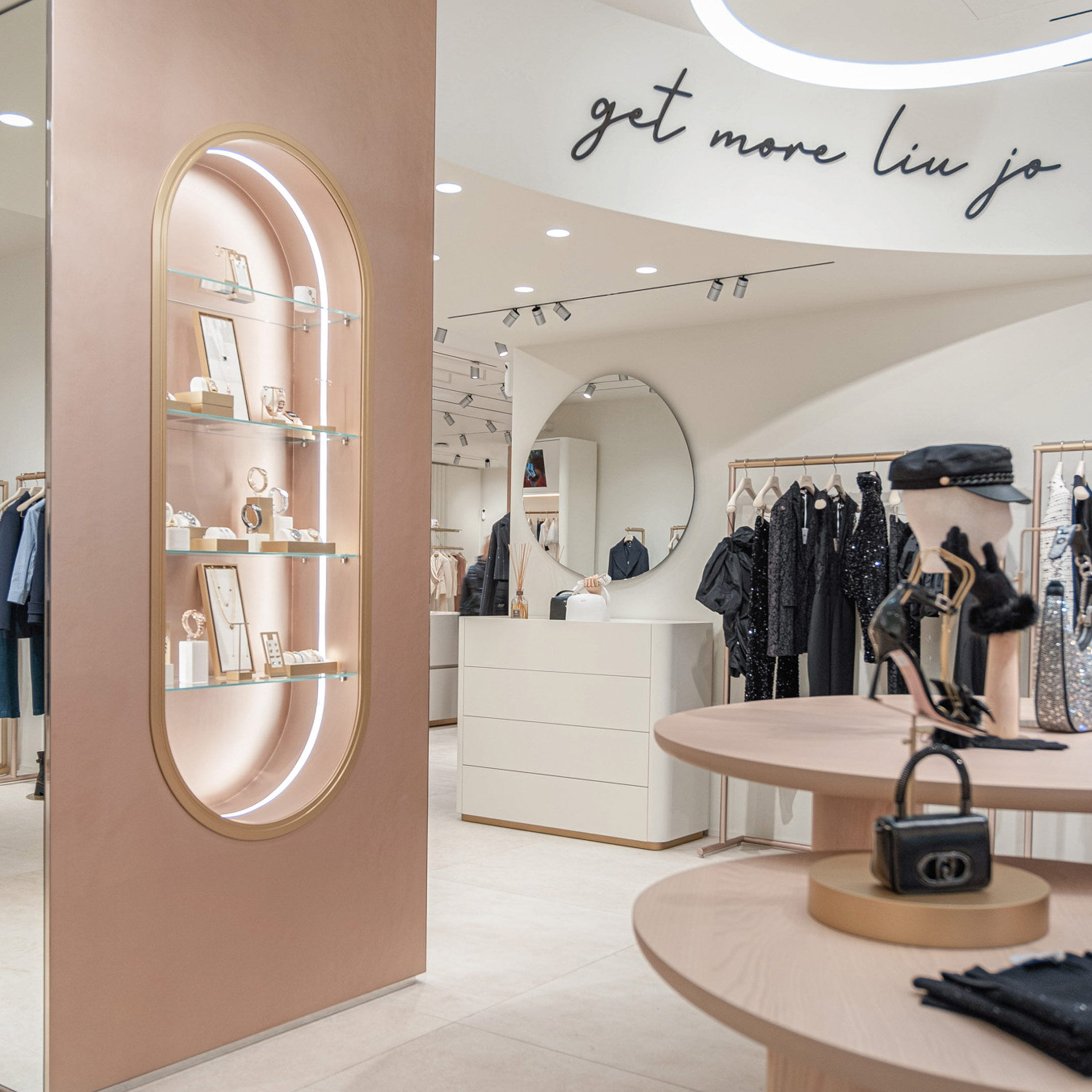 Modern Liu Jo napoli mağaza iç mekânı, uluslararası marka deneyimini yansıtan tasarım