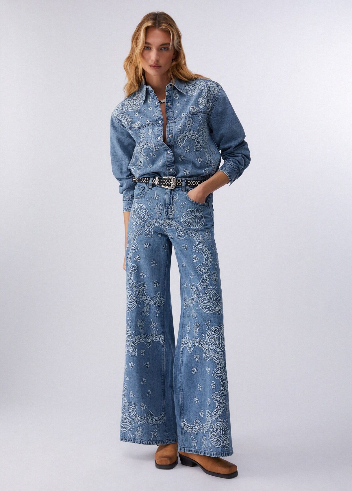 Mavi Işlemeli Flare Denim Pantolon