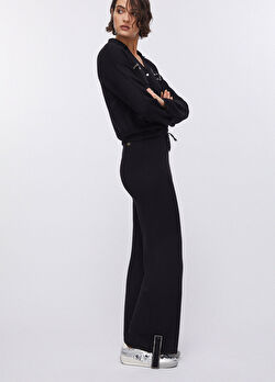 Siyah Triko Pantolon ürünü görüntülemek için tıklayınız