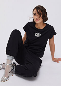 Siyah Kısa Kollu Taşlı T-Shirt ürünü görüntülemek için tıklayınız