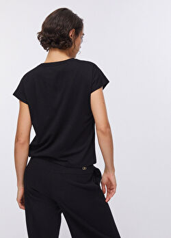 Siyah Kısa Kollu Taşlı T-Shirt ürünü görüntülemek için tıklayınız