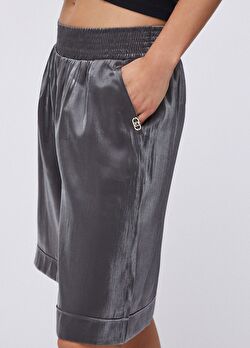 Gri Saten Bermuda ürünü görüntülemek için tıklayınız