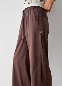 Yırtmaç Detaylı Pantolon ürünü görüntülemek için tıklayınız