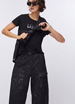 Siyah Metalik Jakarlı Pantolon ürünü görüntülemek için tıklayınız