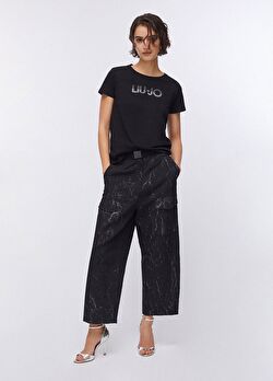 Siyah Metalik Jakarlı Pantolon ürünü görüntülemek için tıklayınız