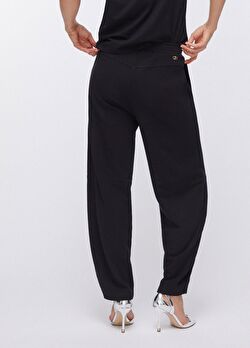 Siyah Felpa Balon Pantolon ürünü görüntülemek için tıklayınız