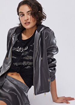 Siyah Taşlı Kısa Kollu T-Shirt ürünü görüntülemek için tıklayınız