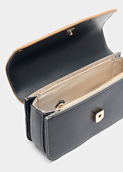 Lacivert Deri Garnili Küçük Çanta ürünü görüntülemek için tıklayınız