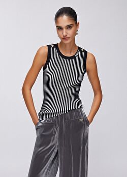 Siyah / Beyaz Çizgili Örme Bluz ürünü görüntülemek için tıklayınız