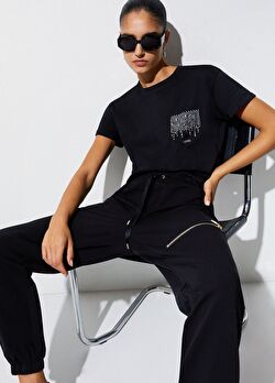 Siyah Taş İşleme Cepli Kısa Kollu T-Shirt ürünü görüntülemek için tıklayınız