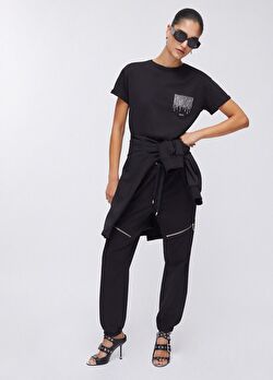 Siyah Taş İşleme Cepli Kısa Kollu T-Shirt ürünü görüntülemek için tıklayınız