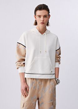 Organza Detaylı Kapuşonlu Sweatshirt ürünü görüntülemek için tıklayınız