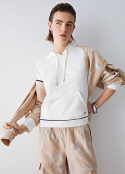 Organza Detaylı Kapuşonlu Sweatshirt ürünü görüntülemek için tıklayınız