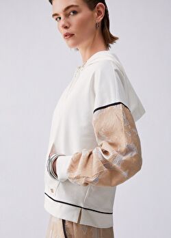 Organza Detaylı Kapuşonlu Sweatshirt ürünü görüntülemek için tıklayınız