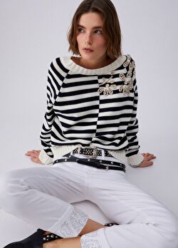 Taşlı Paça Detaylı Skinny Pantolon ürünü görüntülemek için tıklayınız
