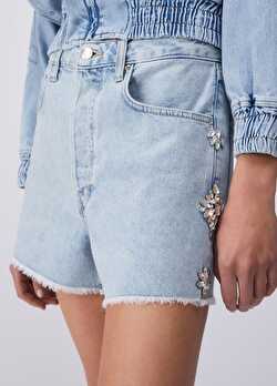 Mavi Yırtık Detaylı Denim Şort ürünü görüntülemek için tıklayınız