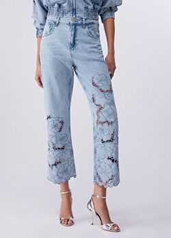 Mavi Çiçek Işlemeli Straight Denim Pantolon ürünü görüntülemek için tıklayınız