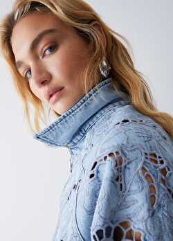 Mavi Işlemeli Denim Bomber Ceket ürünü görüntülemek için tıklayınız
