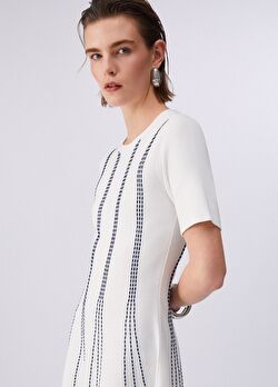 Beyaz / Lacivert Triko Elbise ürünü görüntülemek için tıklayınız