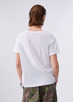 Beyaz Kısa Kollu Moda Tişört ürünü görüntülemek için tıklayınız