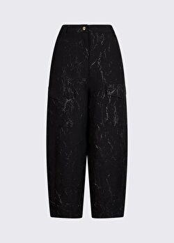 Siyah Metalik Jakarlı Pantolon ürünü görüntülemek için tıklayınız