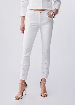 İşlemeli Skinny Pantolon ürünü görüntülemek için tıklayınız