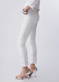 İşlemeli Skinny Pantolon ürünü görüntülemek için tıklayınız