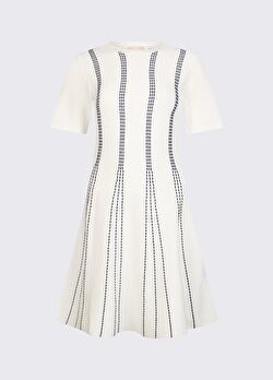 Beyaz / Lacivert Triko Elbise ürünü görüntülemek için tıklayınız