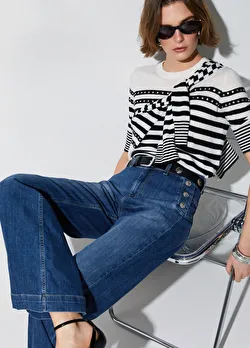 Koyu Mavi Yüksek Bel Düğmeli Flare Denim ürünü görüntülemek için tıklayınız