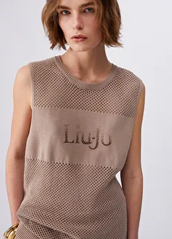 Bej Kapalı Yaka Örme Üst ürünü görüntülemek için tıklayınız