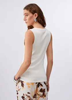 Beyaz Kısa Kollu Moda Tişört ürünü görüntülemek için tıklayınız