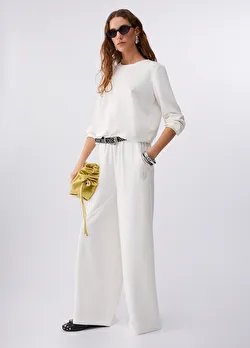 Beyaz Kapalı Felpa ürünü görüntülemek için tıklayınız