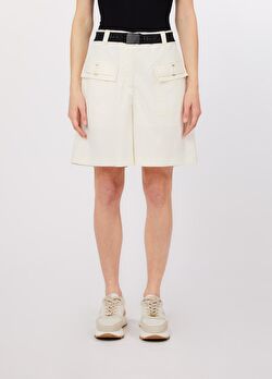 Beyaz Kısa Pantolon ürünü görüntülemek için tıklayınız