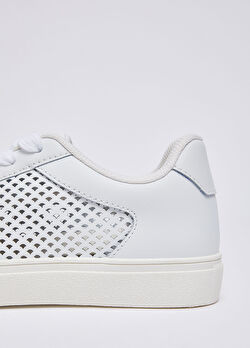 Beyaz Deri Perforaj Sneaker ürünü görüntülemek için tıklayınız