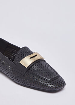 Siyah Delikli Nappa Mokasen ürünü görüntülemek için tıklayınız