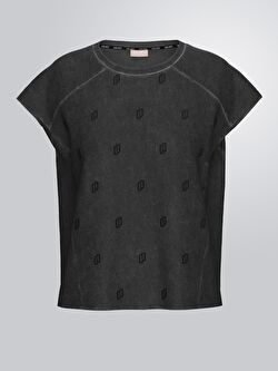 Siyah Moda Tişört ürünü görüntülemek için tıklayınız