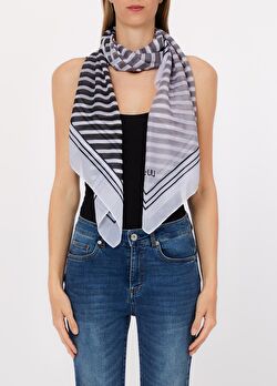 Siyah Oval Logo Fular ürünü görüntülemek için tıklayınız