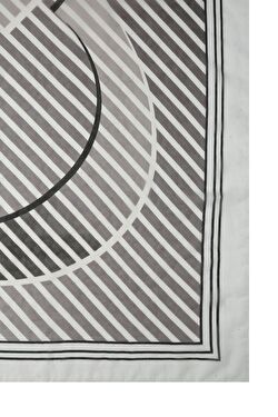 Siyah Oval Logo Fular ürünü görüntülemek için tıklayınız