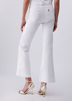 Beyaz Yüksek Bel Düğmeli Flare Denim ürünü görüntülemek için tıklayınız