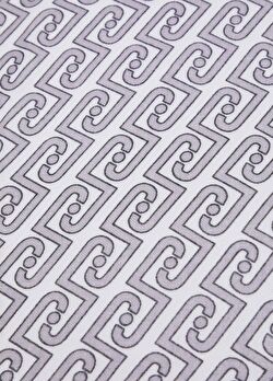 Siyah Zincir Logolu Stola ürünü görüntülemek için tıklayınız