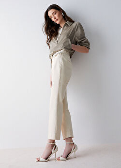 Taş Süslemeli Cropped Pantolon ürünü görüntülemek için tıklayınız