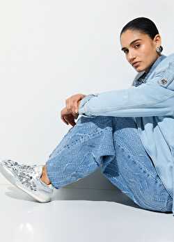 Gümüş Metalik Payetli Sneaker ürünü görüntülemek için tıklayınız