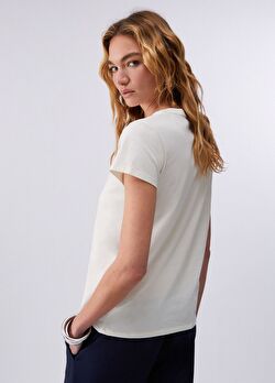 Beyaz Kısa Kollu Moda Tişört ürünü görüntülemek için tıklayınız