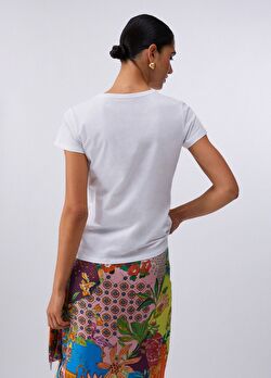 Beyaz Kısa Kollu Moda Tişört ürünü görüntülemek için tıklayınız