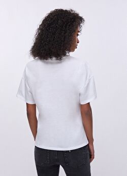 Beyaz Kısa Kollu Moda Tişört ürünü görüntülemek için tıklayınız