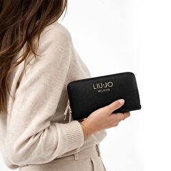 Siyah Büyük Zip-Around Cüzdan ürünü görüntülemek için tıklayınız