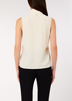 Drape Detaylı Kolsuz Bluz ürünü görüntülemek için tıklayınız