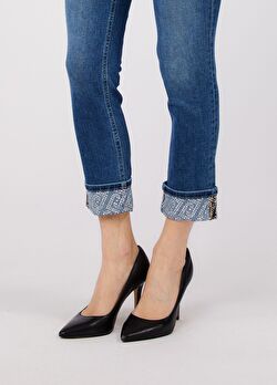 Taş İşlemeli Paça Detaylı Skinny Jean Pantolon ürünü görüntülemek için tıklayınız